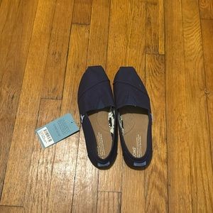 Navy Blue TOMS men’s classic 9